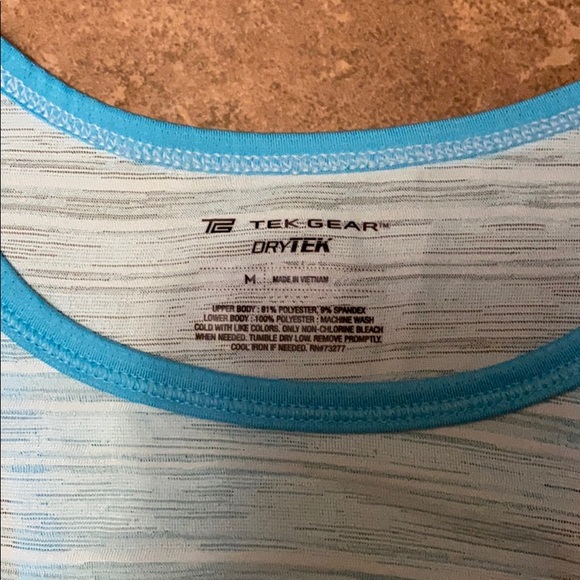 2 athletic tanks size medium - Picture 7 of 8